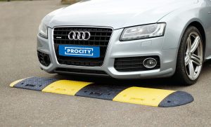 Ralentisseur jaune et noir